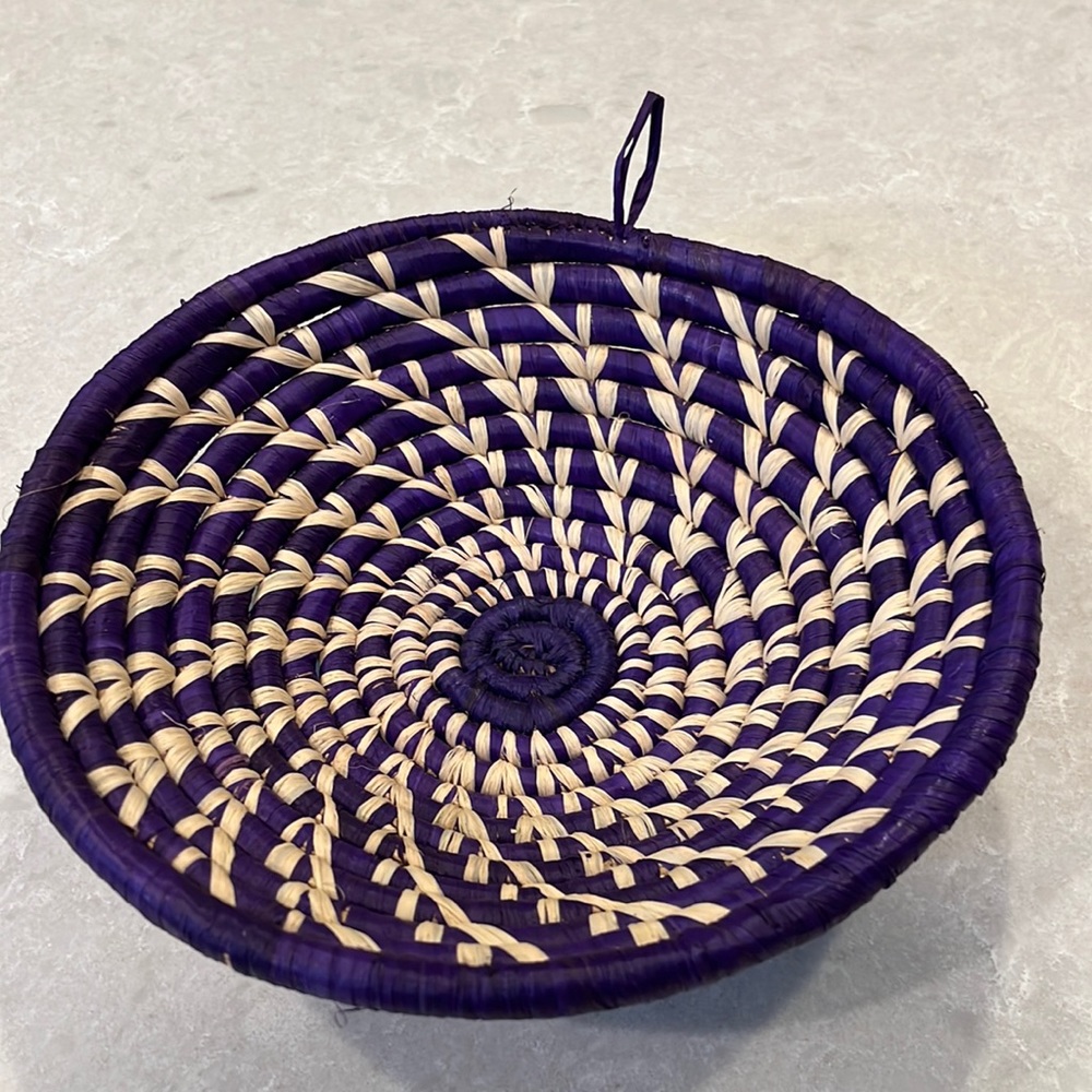 Beautiful woven basket bowl made in Uganda - new